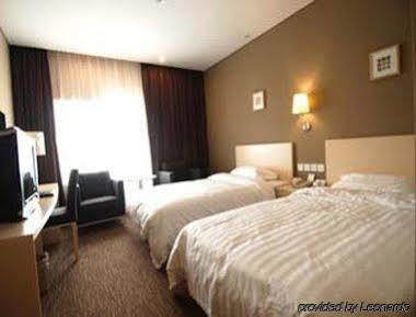 Super 8 Anyang Hong Qi Road Hotel Стая снимка